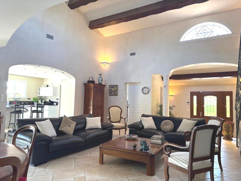 Maison - 244 m² - 8 pièces