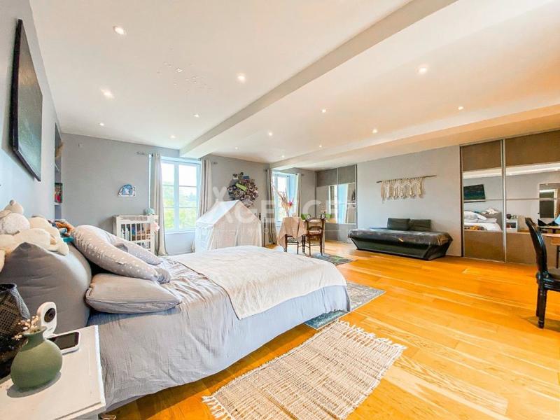 Maison - 318 m² - 17 pièces