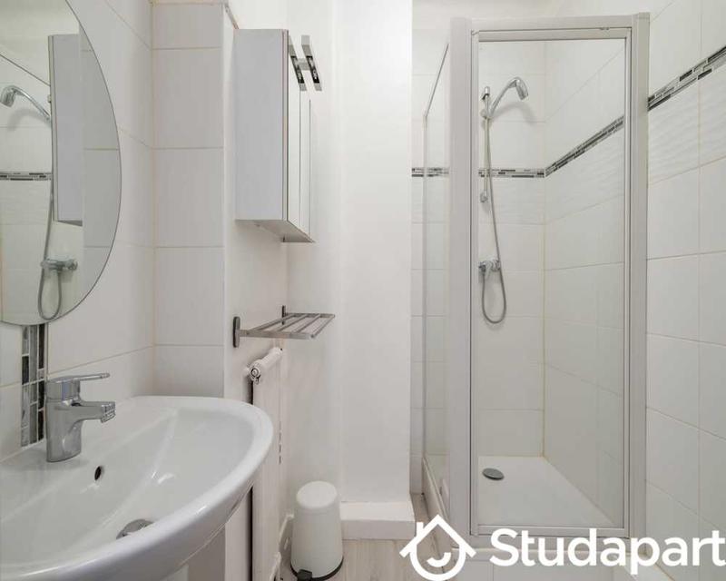 Chambre - 80 m² - 1 pièce