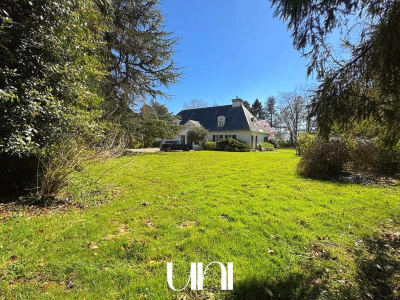 Maison - 318 m² - 8 pièces