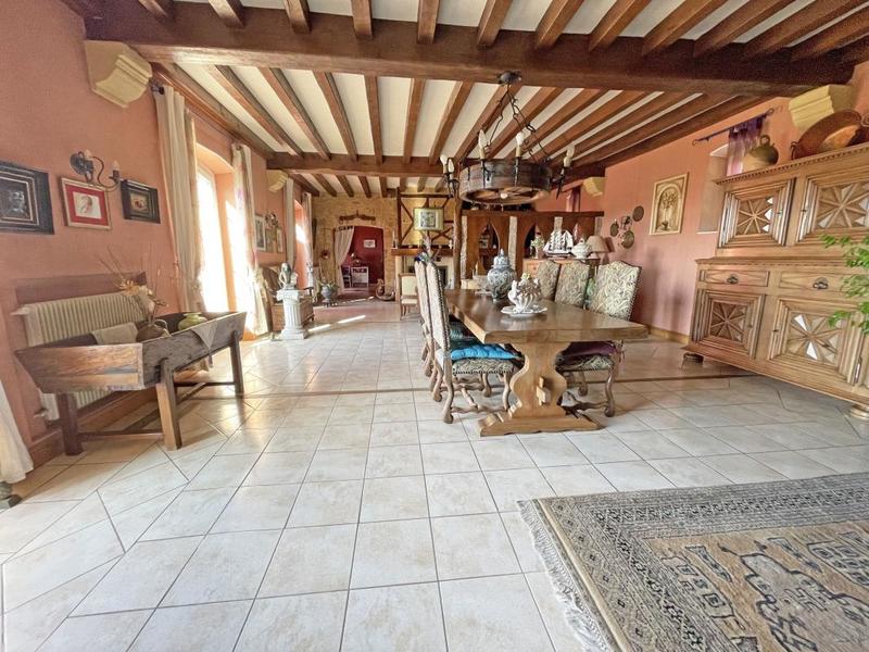 Propriété - 235 m² - 6 pièces