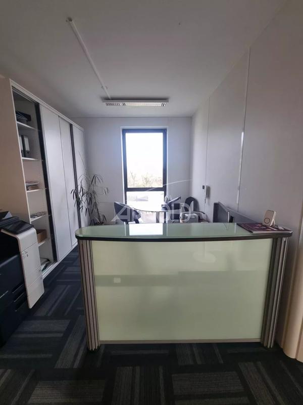 Bureau - 115 m² - 8 pièces