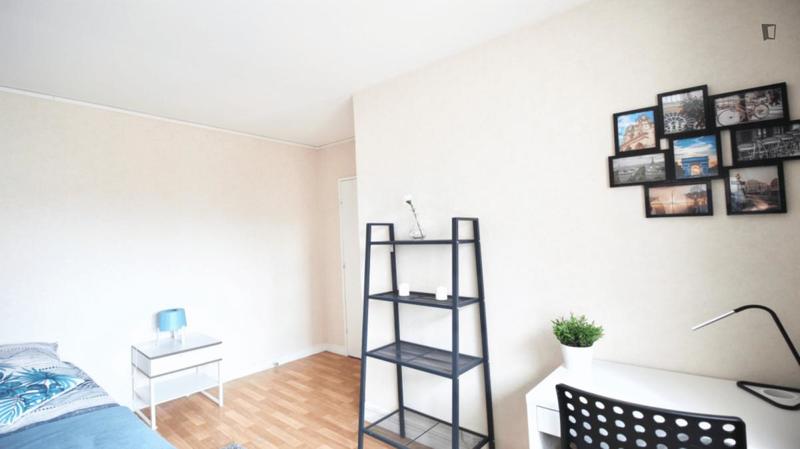 Chambre - 11 m² - 4 pièces
