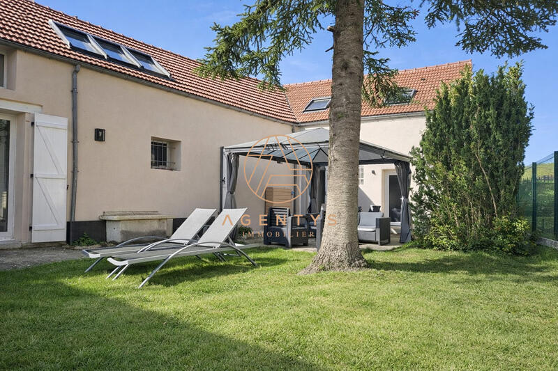 Maison - 220 m² - 8 pièces