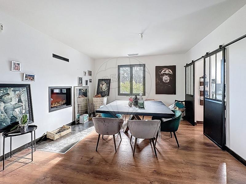 Maison - 207 m² - 7 pièces