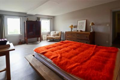 Maison - 250 m² - 9 pièces