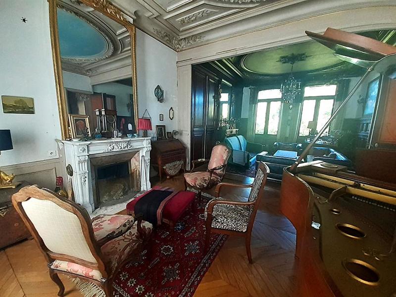 Maison - 240 m² - 10 pièces