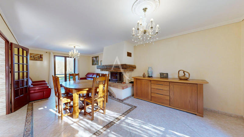 Maison - 96 m² - 5 pièces