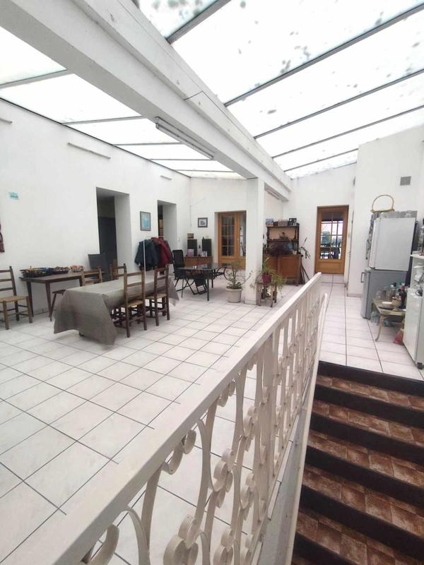 Maison - 320 m² - 10 pièces