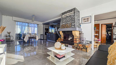 Maison - 185 m² - 8 pièces