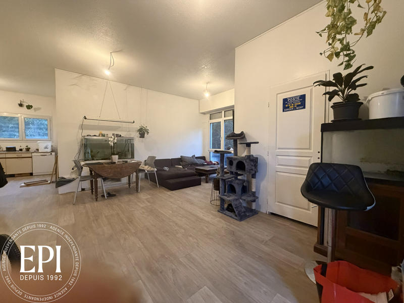 Local commercial - 588 m²