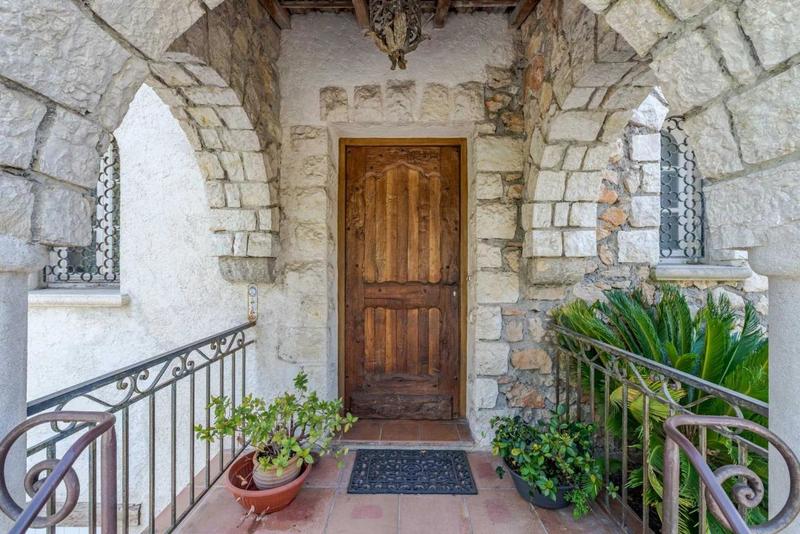 Maison - 195 m² - 9 pièces