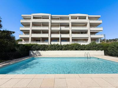 Appartement - 95 m² - 4 pièces