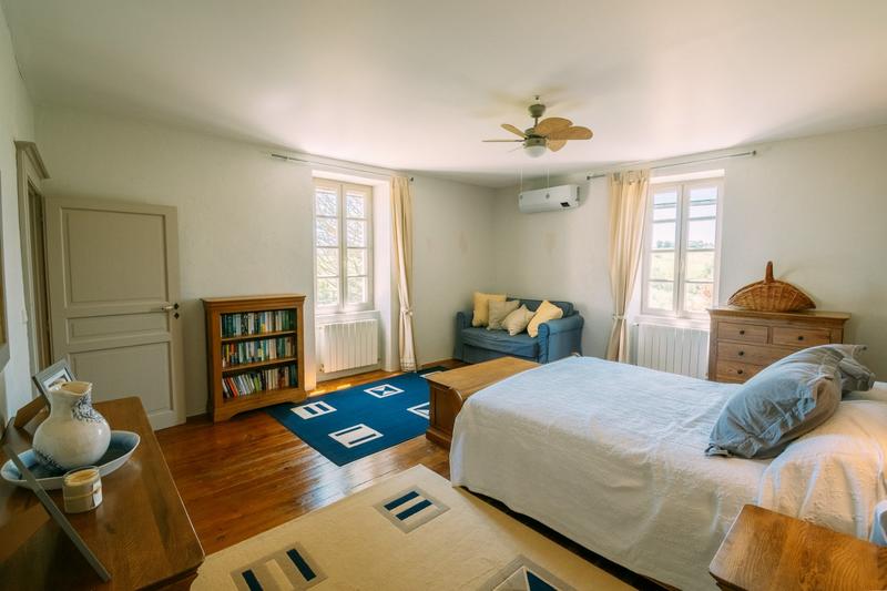 Maison - 370 m² - 9 pièces