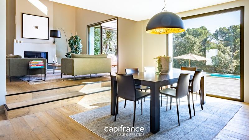 Propriété - 342 m² - 10 pièces