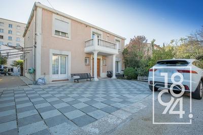 Maison - 211 m² - 10 pièces