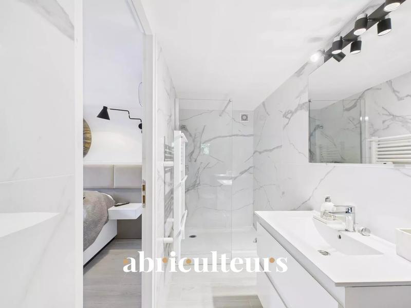 Maison - 227 m² - 7 pièces