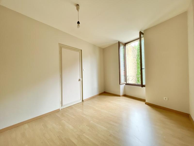 Maison traditionnelle - 261 m² - 18 pièces