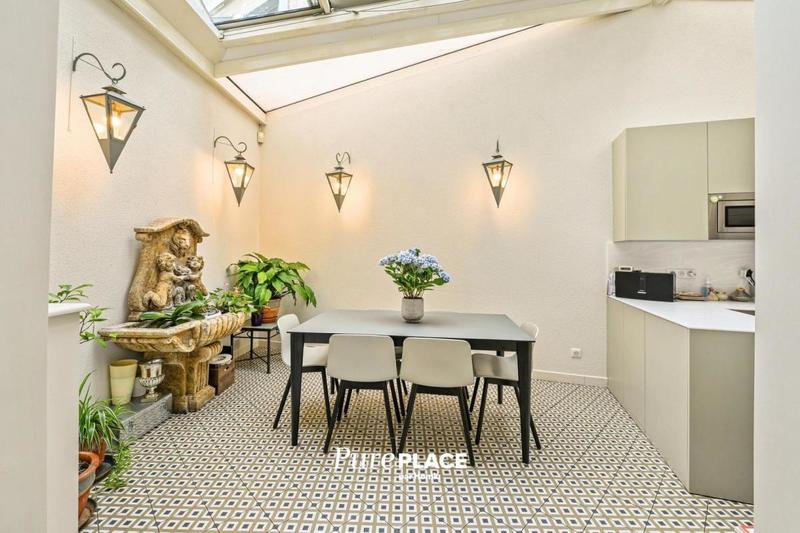 Maison de ville - 321 m² - 11 pièces