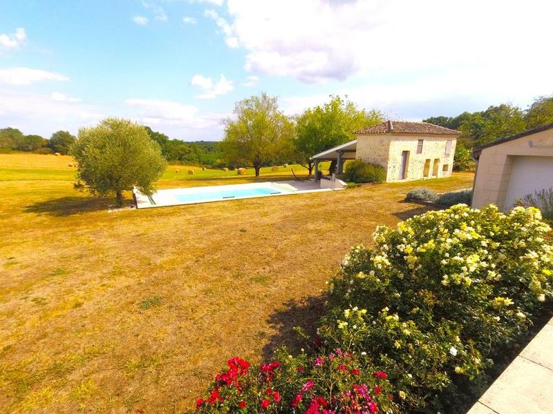 Maison - 281 m² - 8 pièces