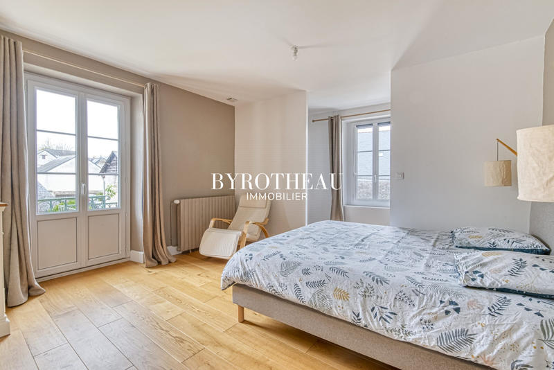 Maison - 200 m² - 8 pièces