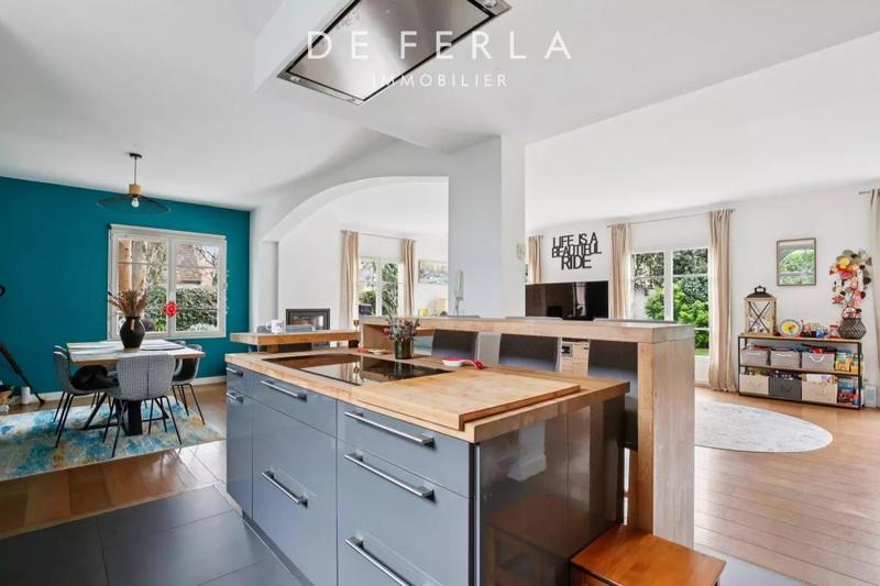 Propriété - 210 m² - 8 pièces