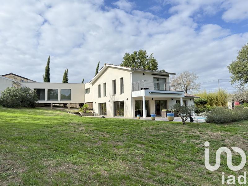 Maison - 210 m² - 7 pièces