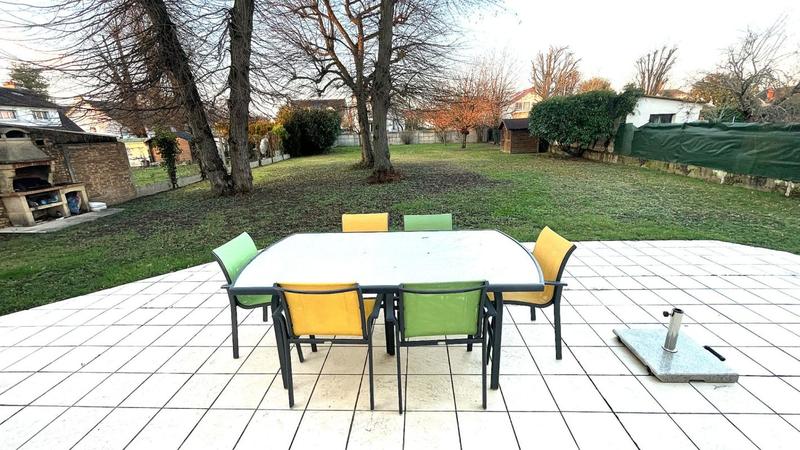 Maison - 196 m² - 8 pièces