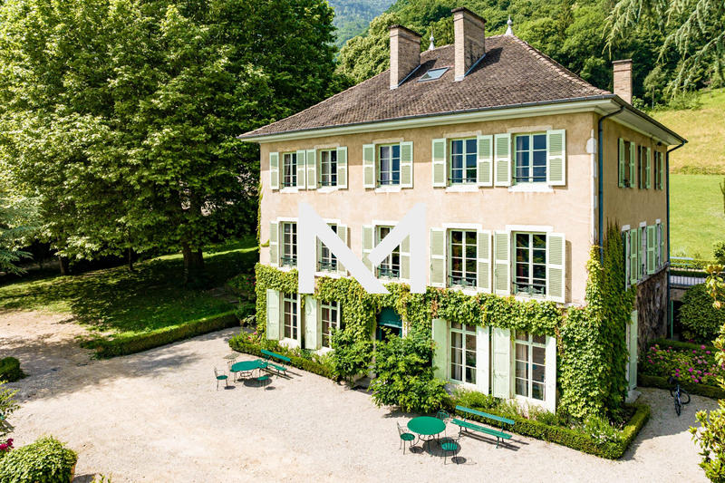 Maison - 761 m² - 16 pièces