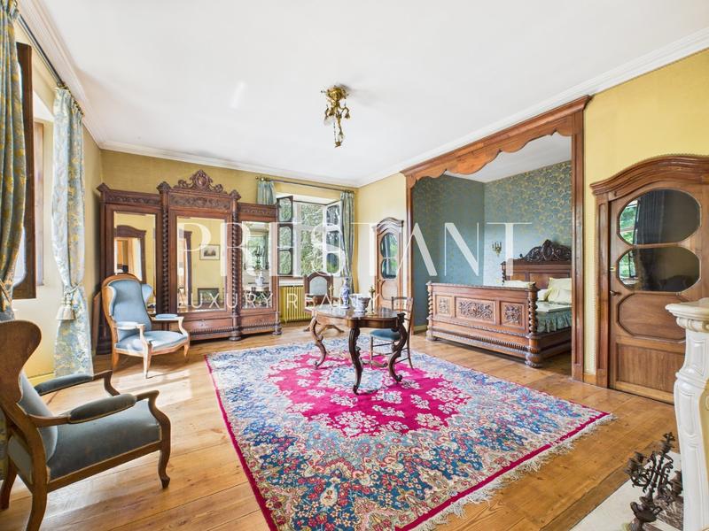 Maison - 400 m² - 10 pièces