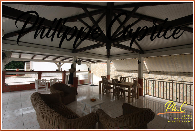 Maison - 443 m² - 16 pièces