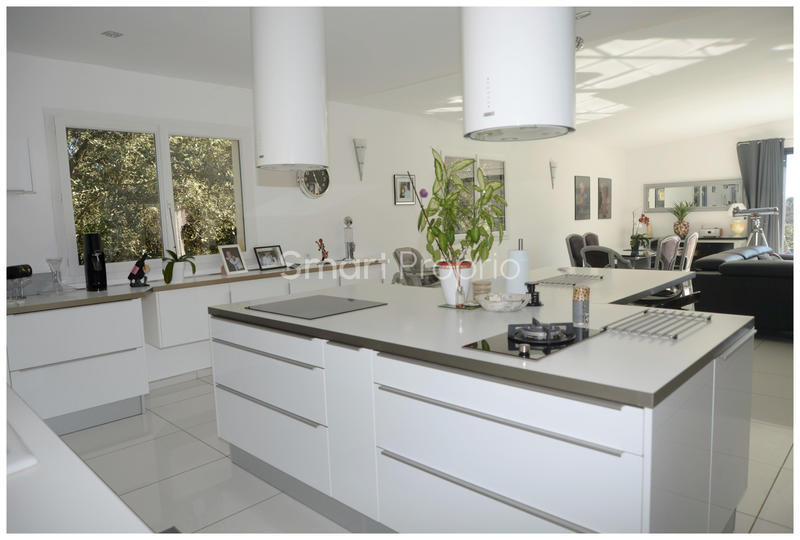 Villa - 240 m² - 9 pièces