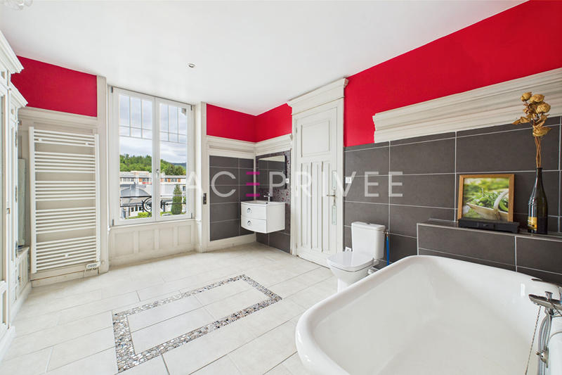 Maison - 320 m² - 10 pièces