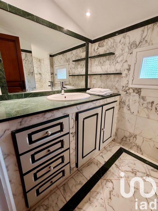 Maison - 311 m² - 8 pièces