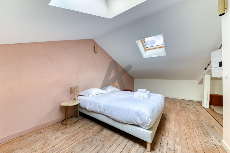 Maison - 180 m² - 7 pièces