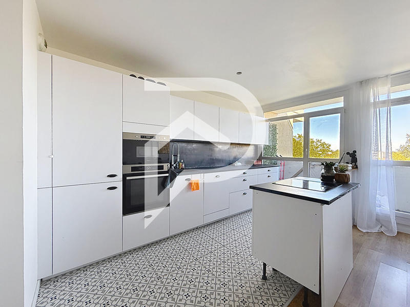 Appartement - 80 m² - 4 pièces