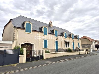 Maison - 345 m² - 14 pièces