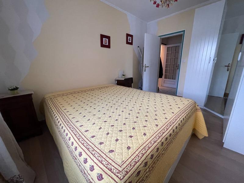 Maison - 225 m² - 9 pièces