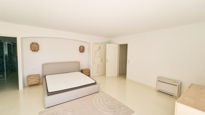 Maison traditionnelle - 230 m² - 5 pièces