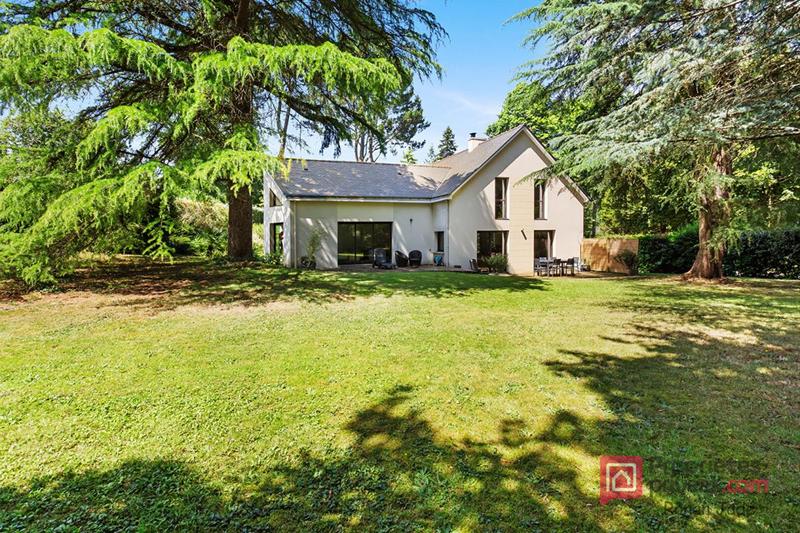 Maison - 230 m² - 8 pièces