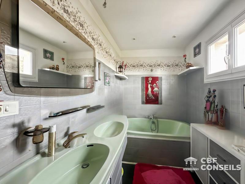 Maison - 200 m² - 6 pièces