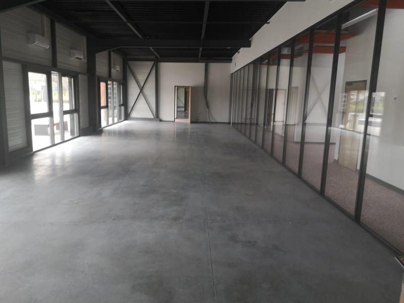 Bureau - 603 m²