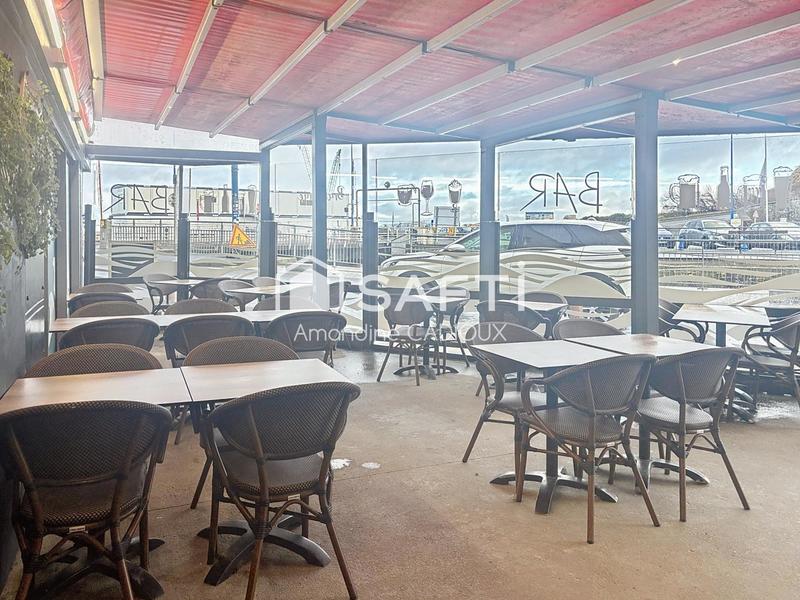 Local commercial - 300 m² - 12 pièces