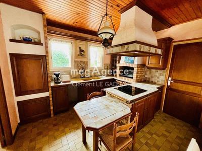 Maison - 198 m² - 10 pièces