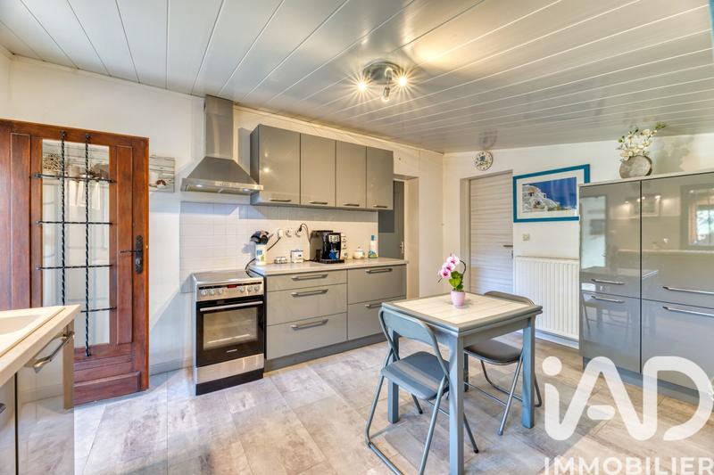 Maison - 237 m² - 13 pièces