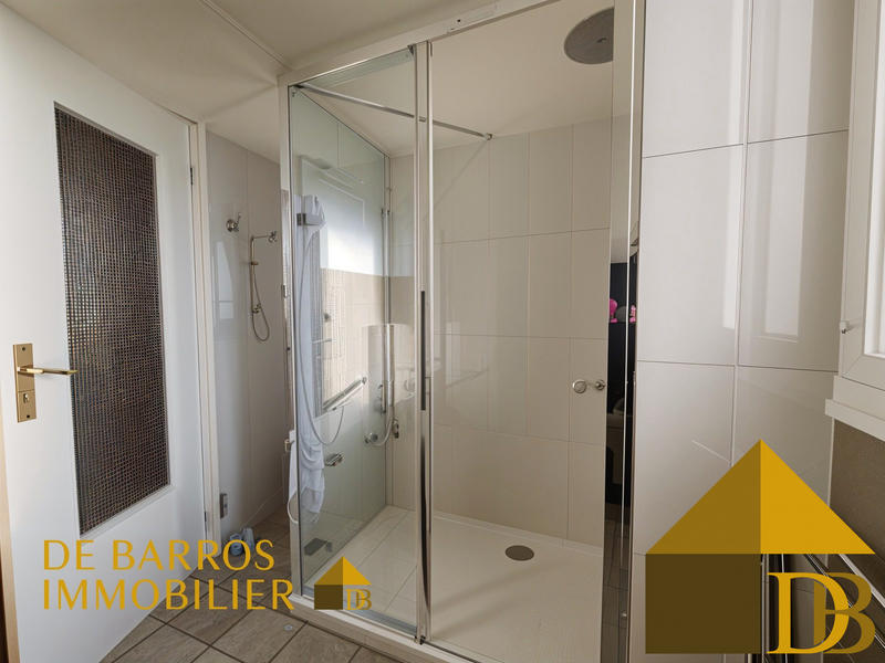 Maison traditionnelle - 90 m² - 6 pièces