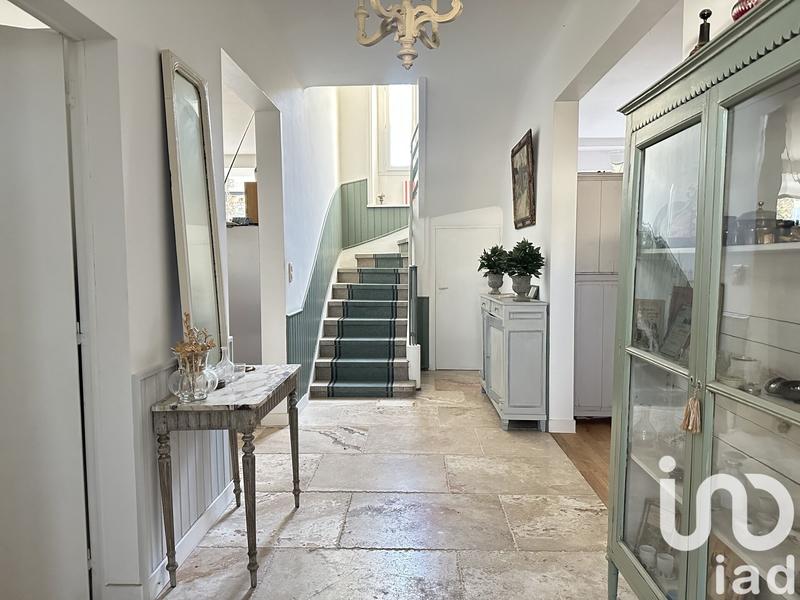 Maison - 212 m² - 9 pièces