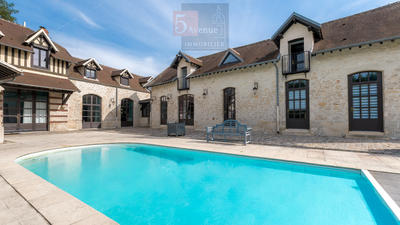 Maison - 335 m² - 12 pièces