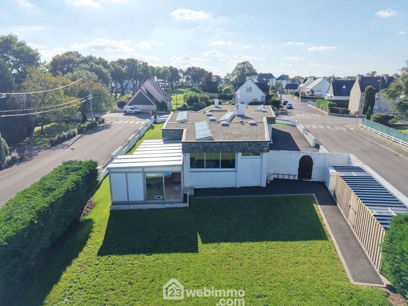 Maison - 234 m² - 8 pièces