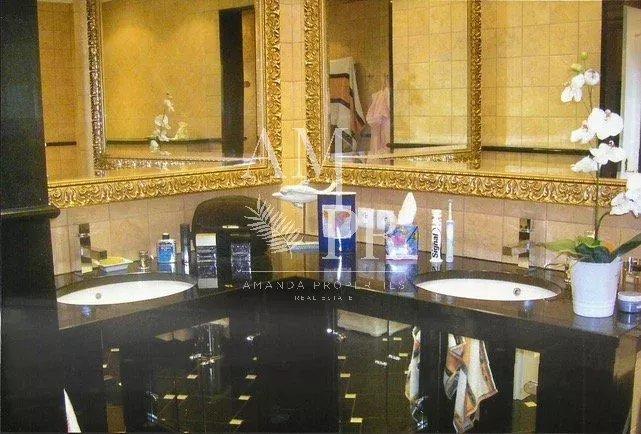 Appartement villa - 360 m² - 7 pièces